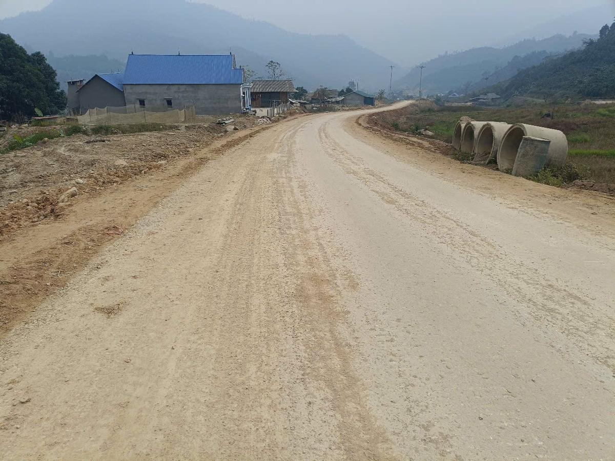 Một số tuyến đường giao thông quan trọng sẽ được đầu tư trong thời gian tới để kết nối vùng, phát triển du lịch. Ảnh: Thanh Tiến. Một số tuyến đường giao thông quan trọng sẽ được đầu tư trong thời gian tới để kết nối vùng, phát triển du lịch. Ảnh: Thanh Tiến.